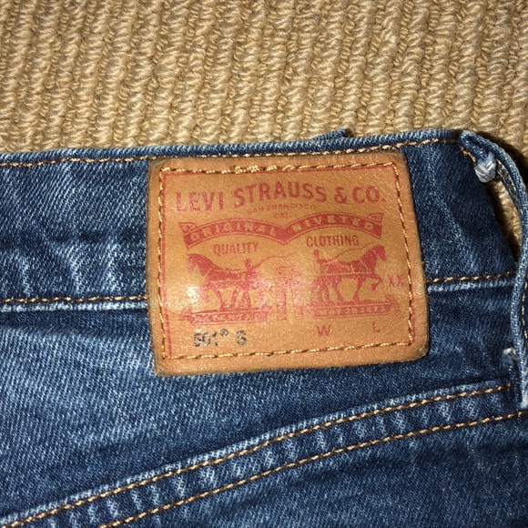Highrise Levi’s skinny jeans - Picture 2 of 4